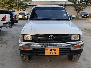 Toyota Hilux 1998 White