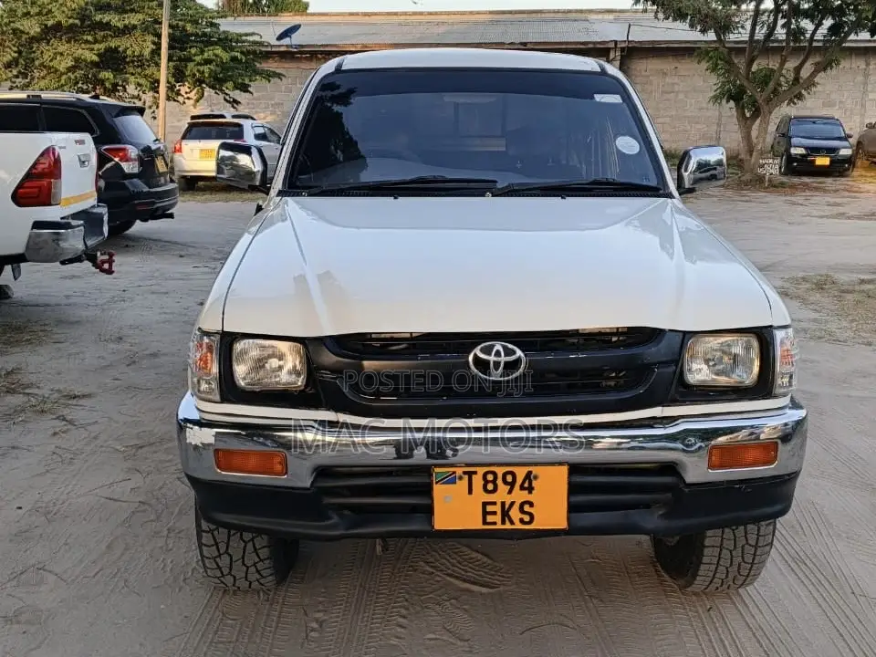 Toyota Hilux 1998 White