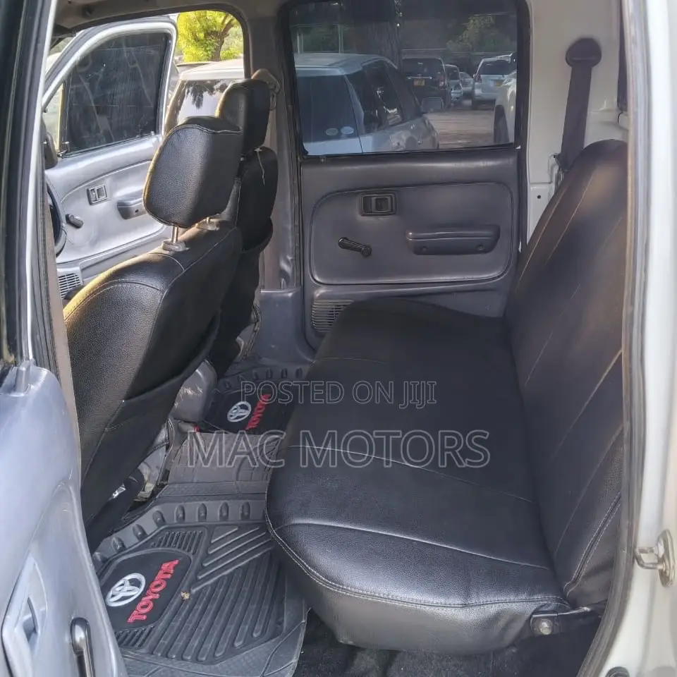 Toyota Hilux 1998 White