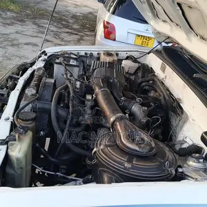 Toyota Hilux 1998 White