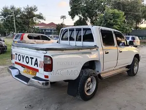 Toyota Hilux 1998 White