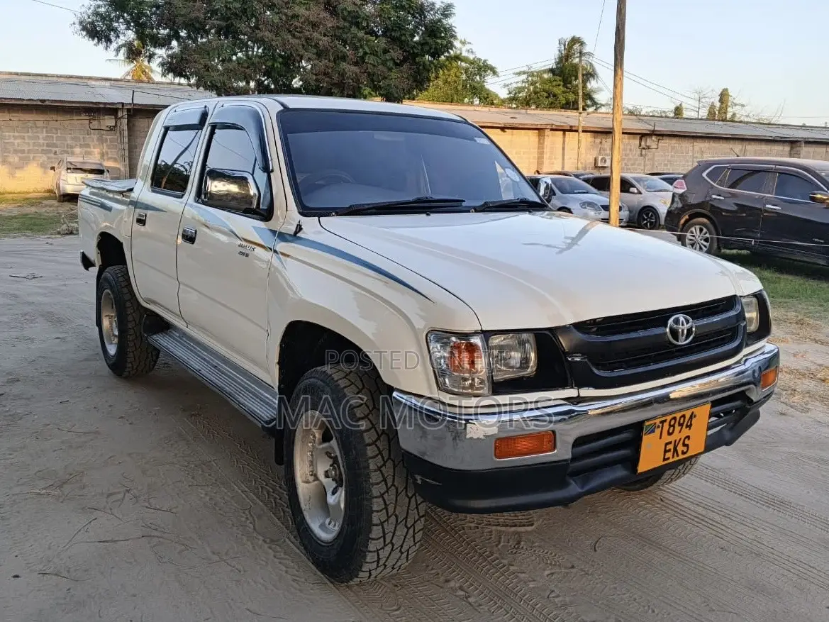 Toyota Hilux 1998 White
