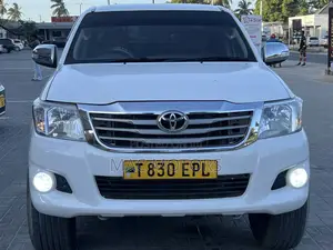 Toyota Hilux 2015 White