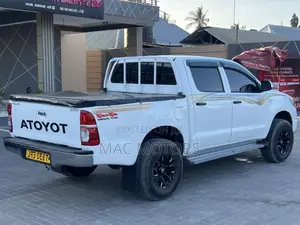 Toyota Hilux 2015 White