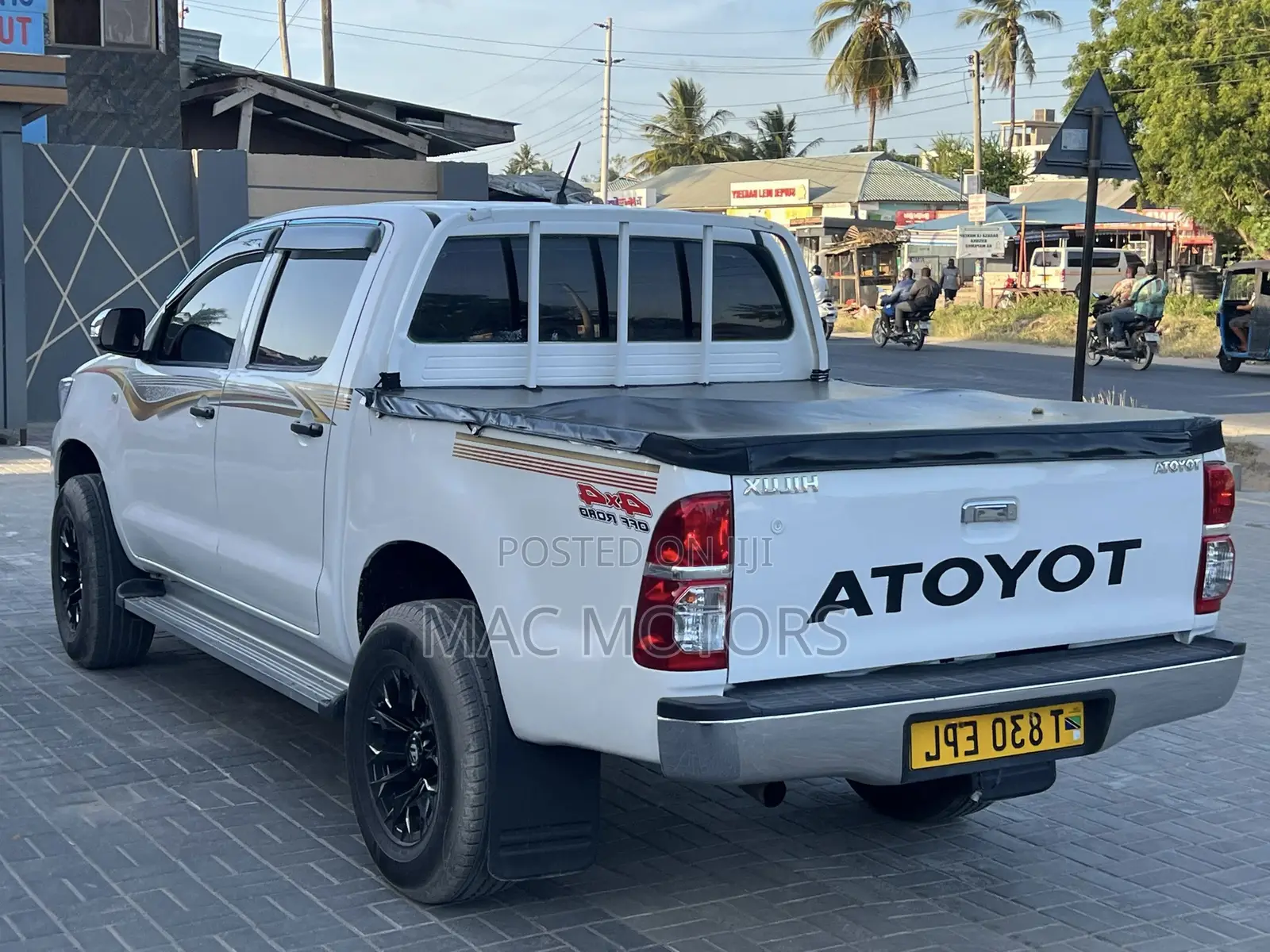 Toyota Hilux 2015 White
