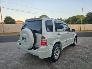Suzuki Escudo 2003 White