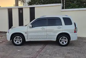 Suzuki Escudo 2003 White