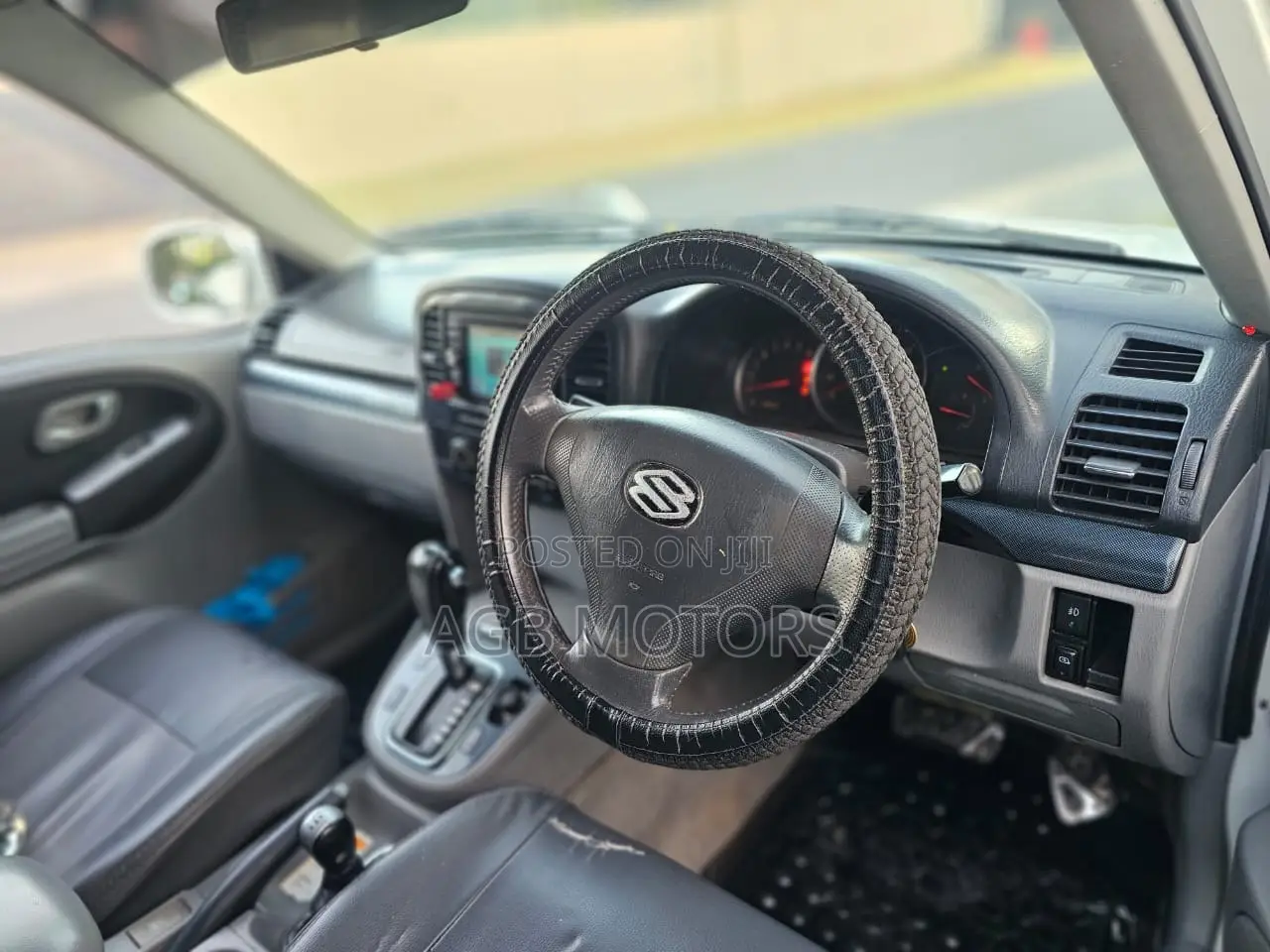 Suzuki Escudo 2003 White