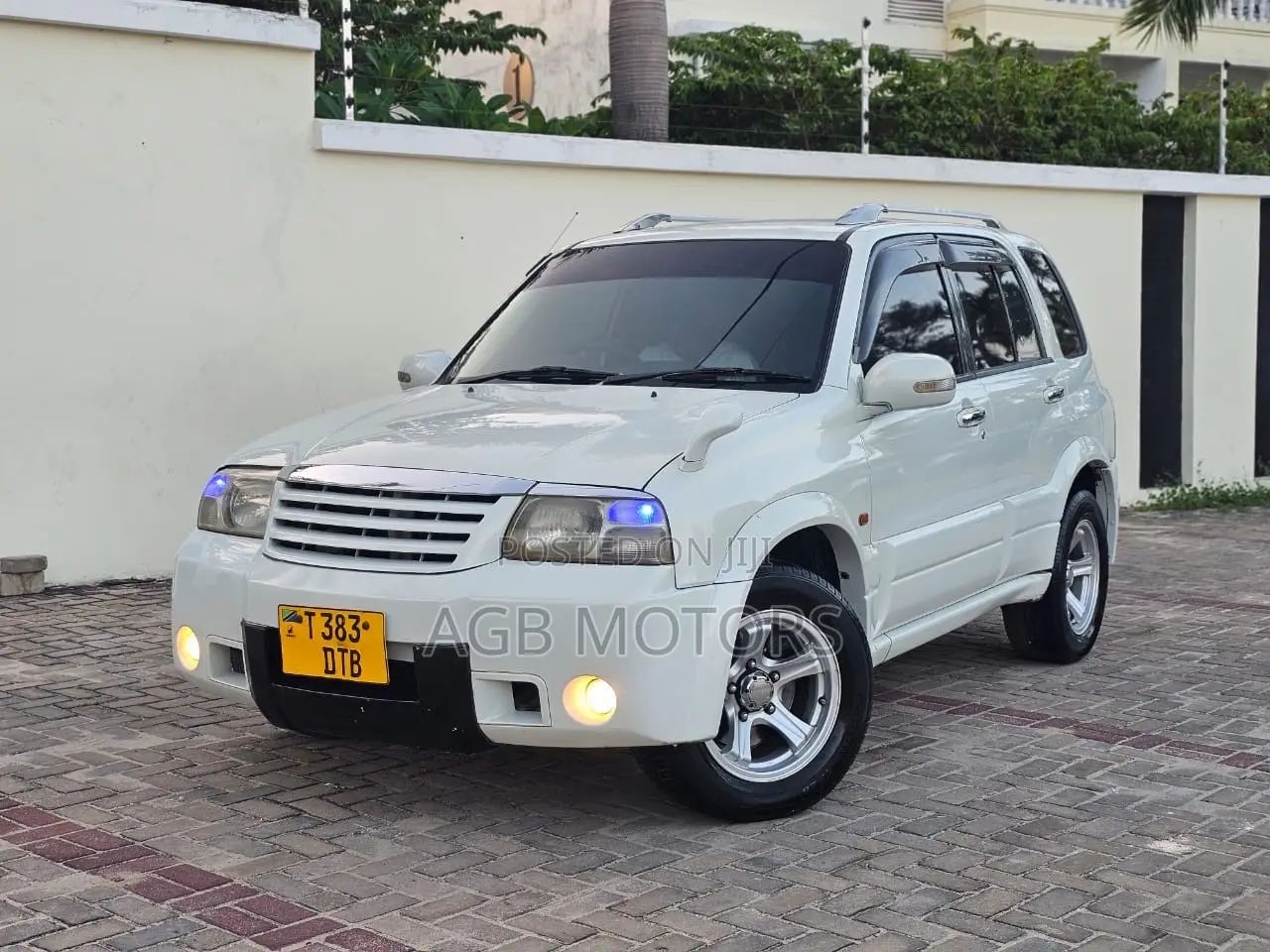 Suzuki Escudo 2003 White