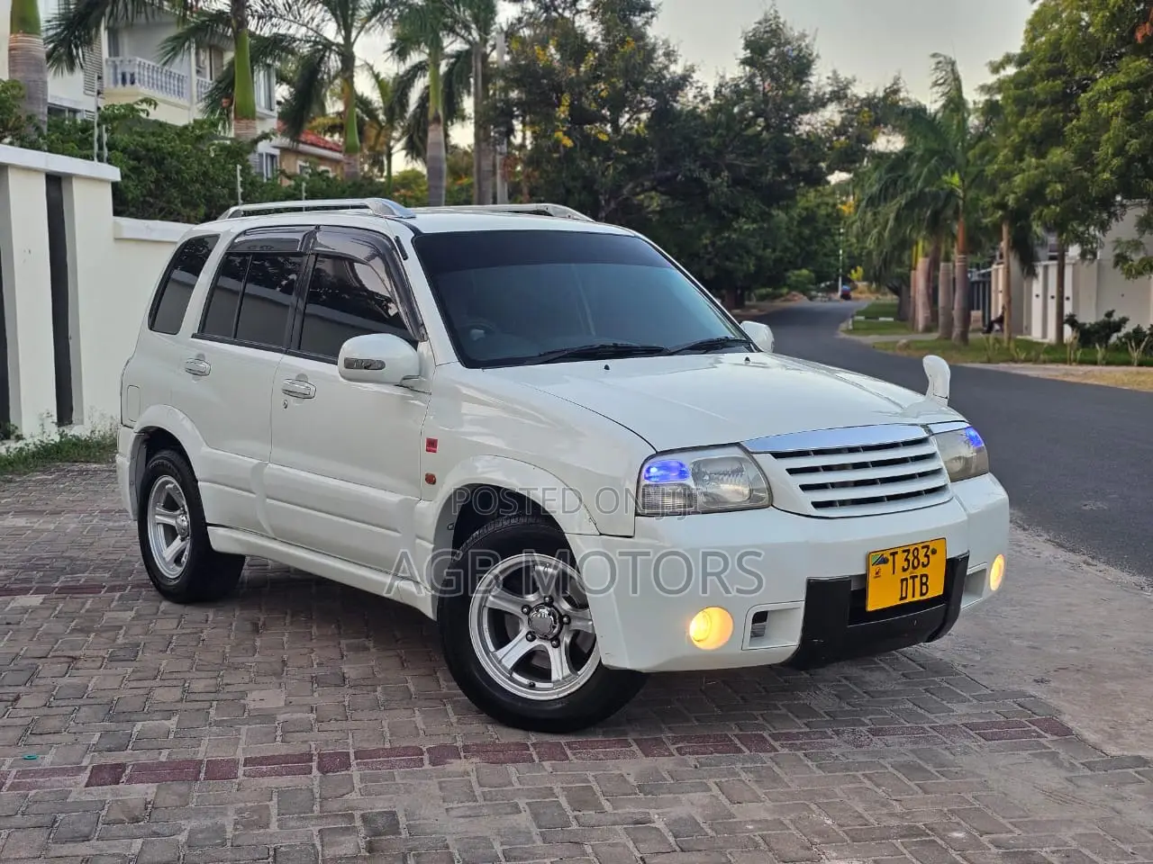 Suzuki Escudo 2003 White