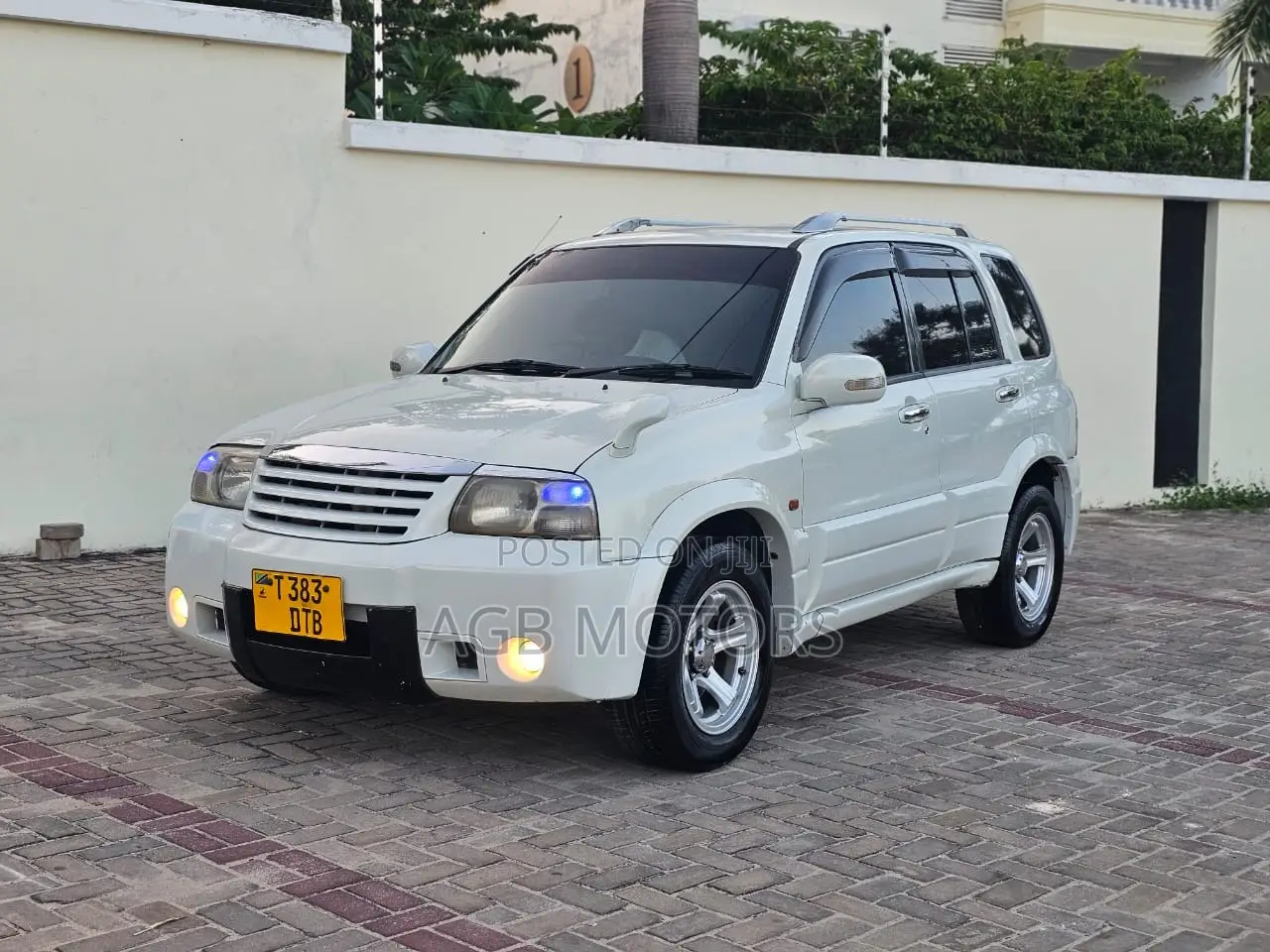 Suzuki Escudo 2003 White