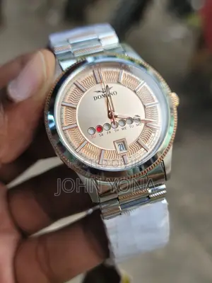 Domino Quartz Watch With a Metal Bracelet and a Date Indicator.