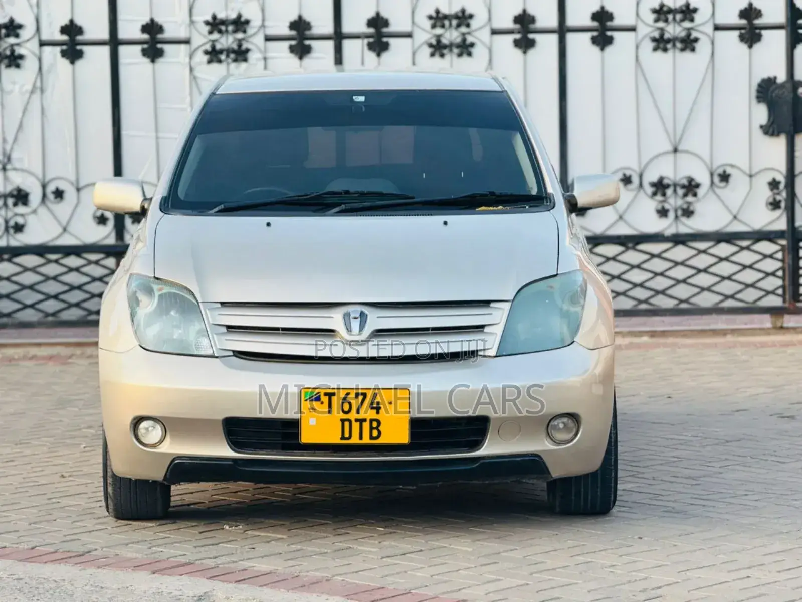 Toyota IST 2004 Gold