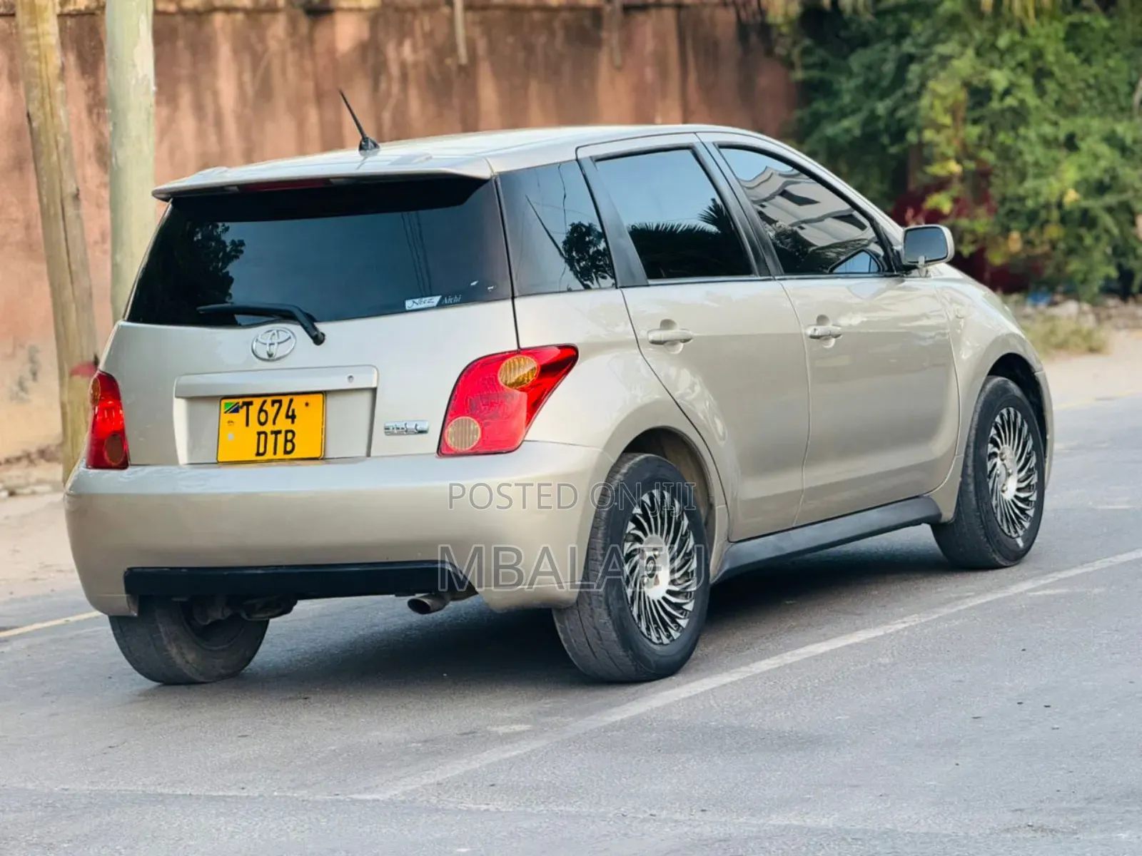 Toyota IST 2004 Gold