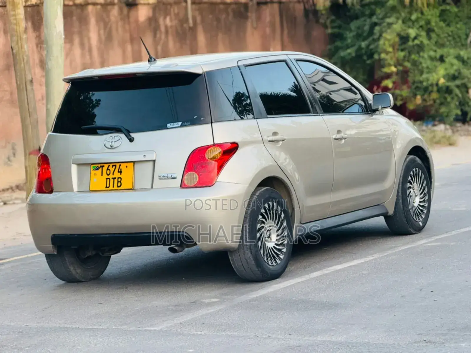 Toyota IST 2004 Gold