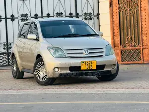 Toyota IST 2004 Gold