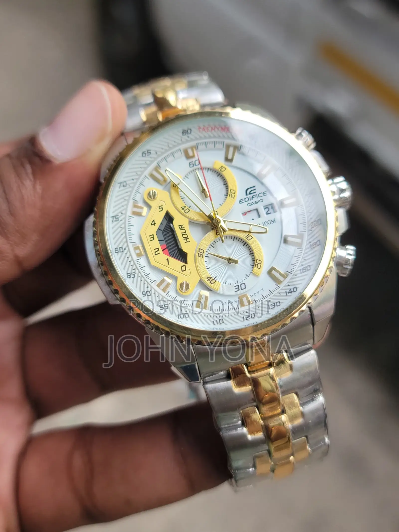 Casio Edifice Ef-558d Chronograph Watch With a Two-Tone Silver Gold