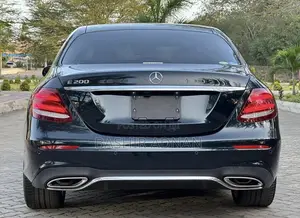 Mercedes-Benz E200 2017 Green