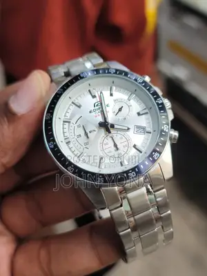 Casio Edifice Efv-540d-7avudf Chronograph Watch With a Silver Dia