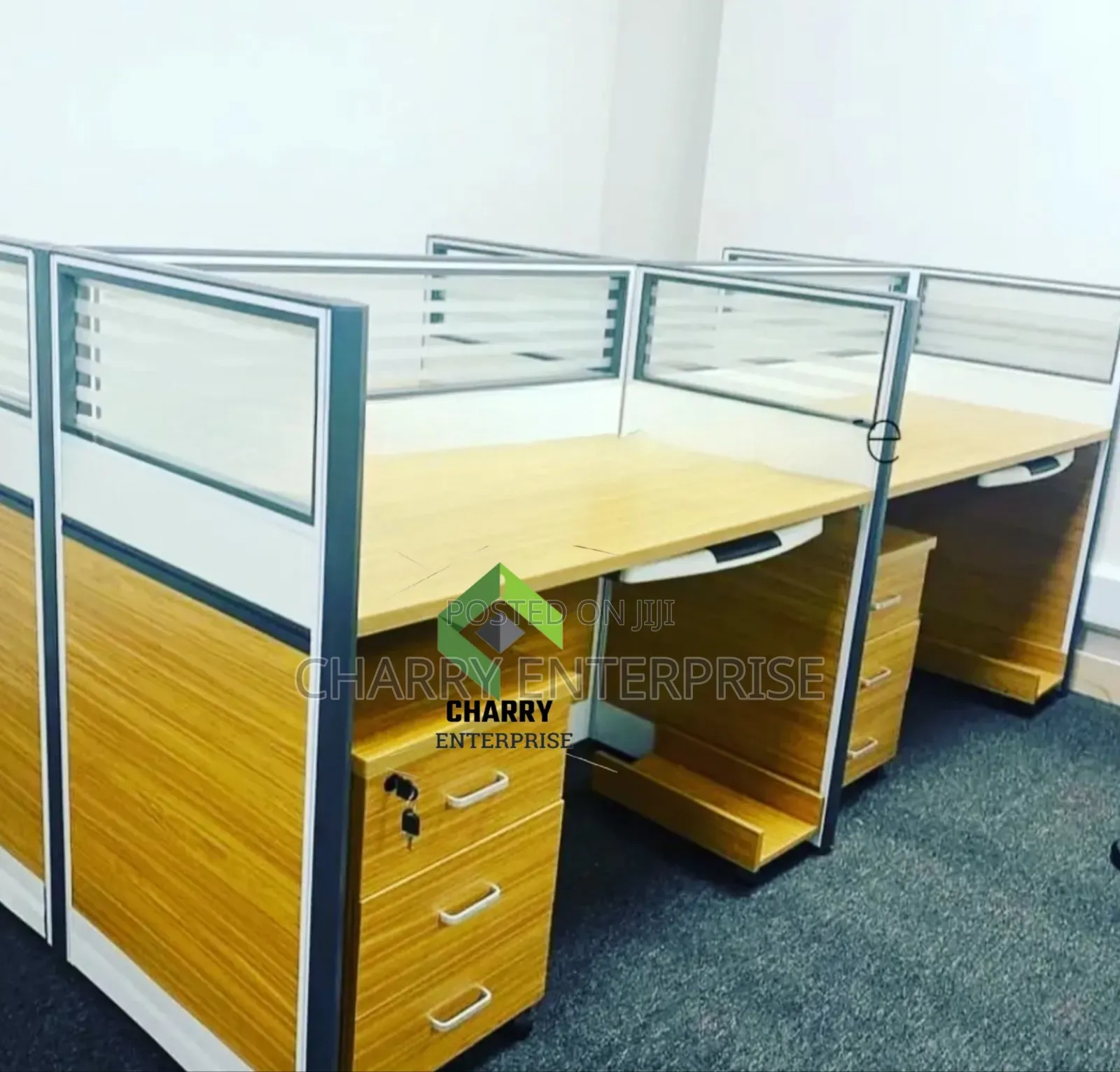 Four-Person Office Table/ Workstation for Privacy Bila Viti