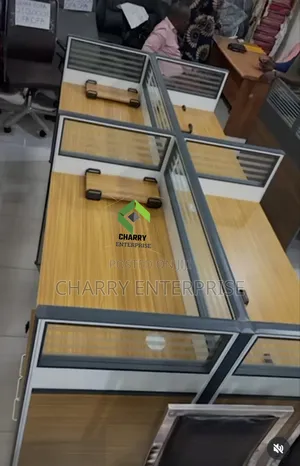 Four-Person Office Table/ Workstation for Privacy Bila Viti