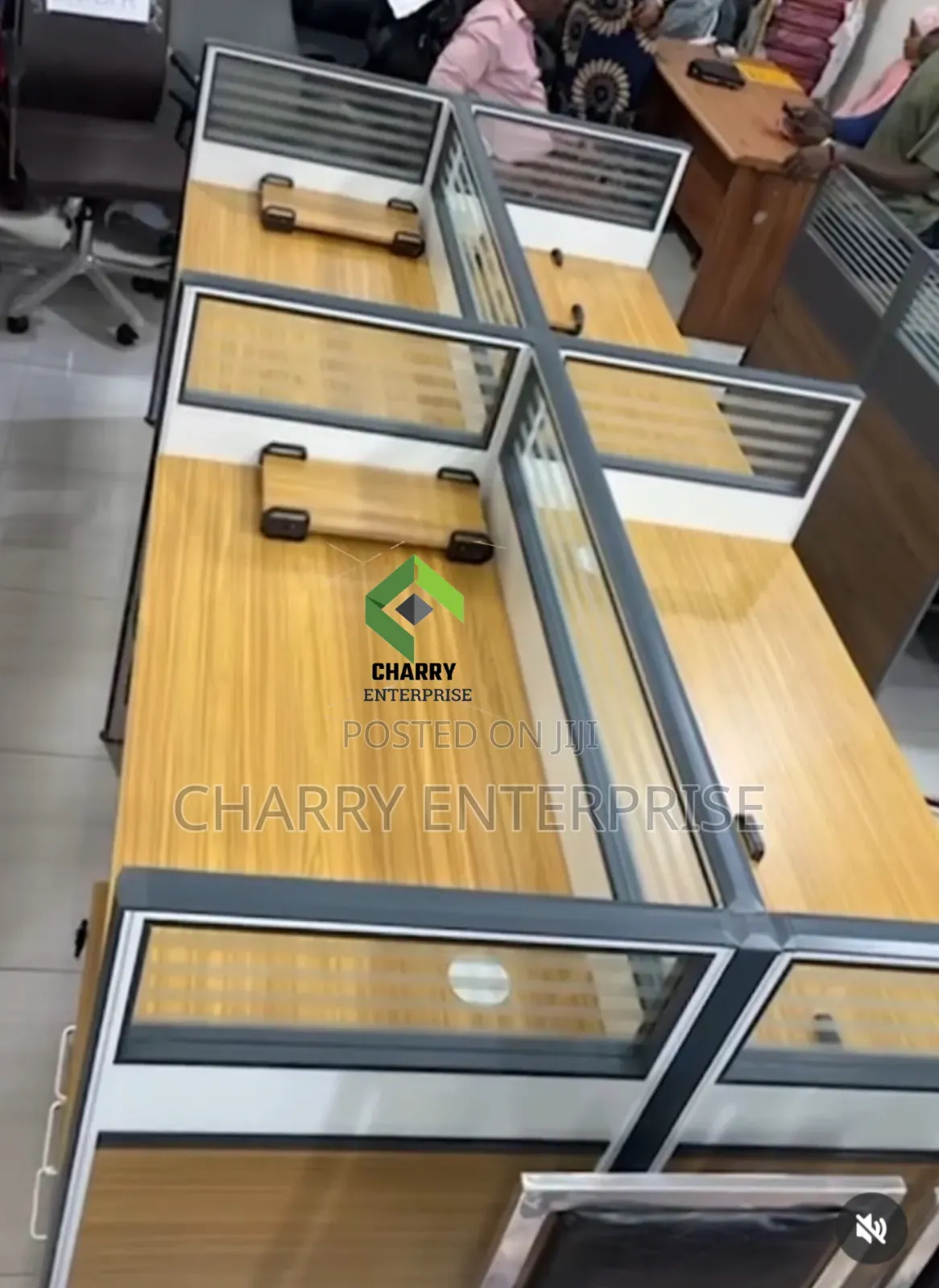 Four-Person Office Table/ Workstation for Privacy Bila Viti