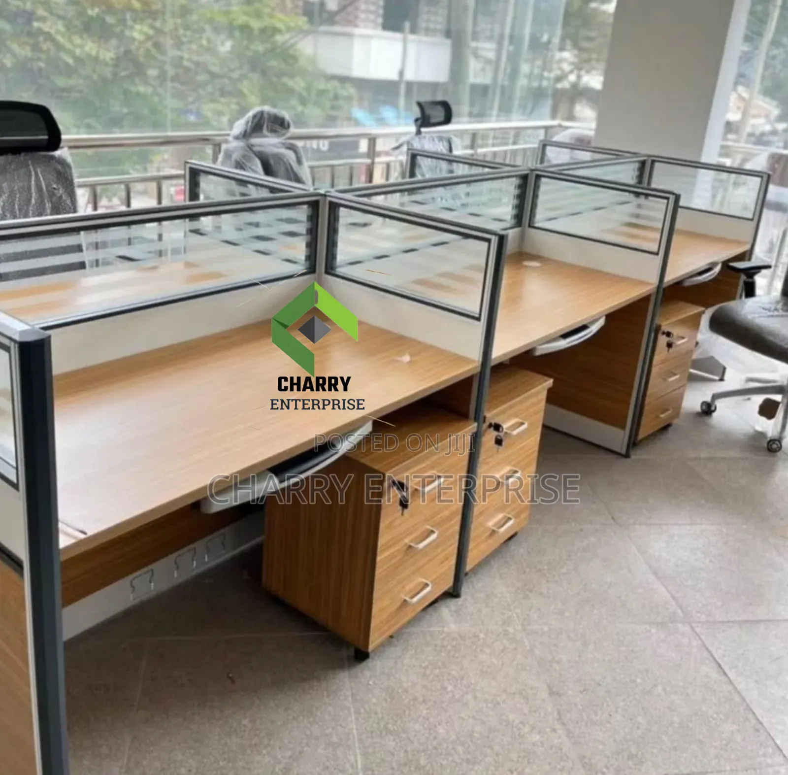Comfortable and Privacy 6 Seater/ 6 Way Office Workstation or Table