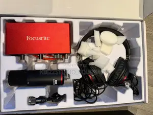 Focusrite Scarlett 2i2 3rd Gen Studio Bundle