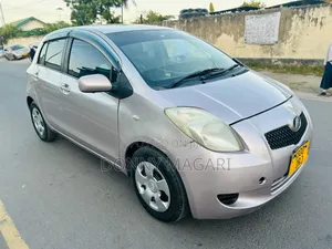 Toyota Vitz 1.0 FWD 5dr 2006 Pink