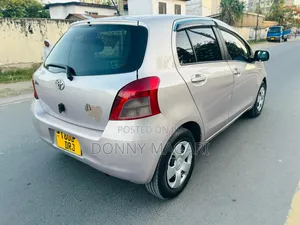 Toyota Vitz 1.0 FWD 5dr 2006 Pink