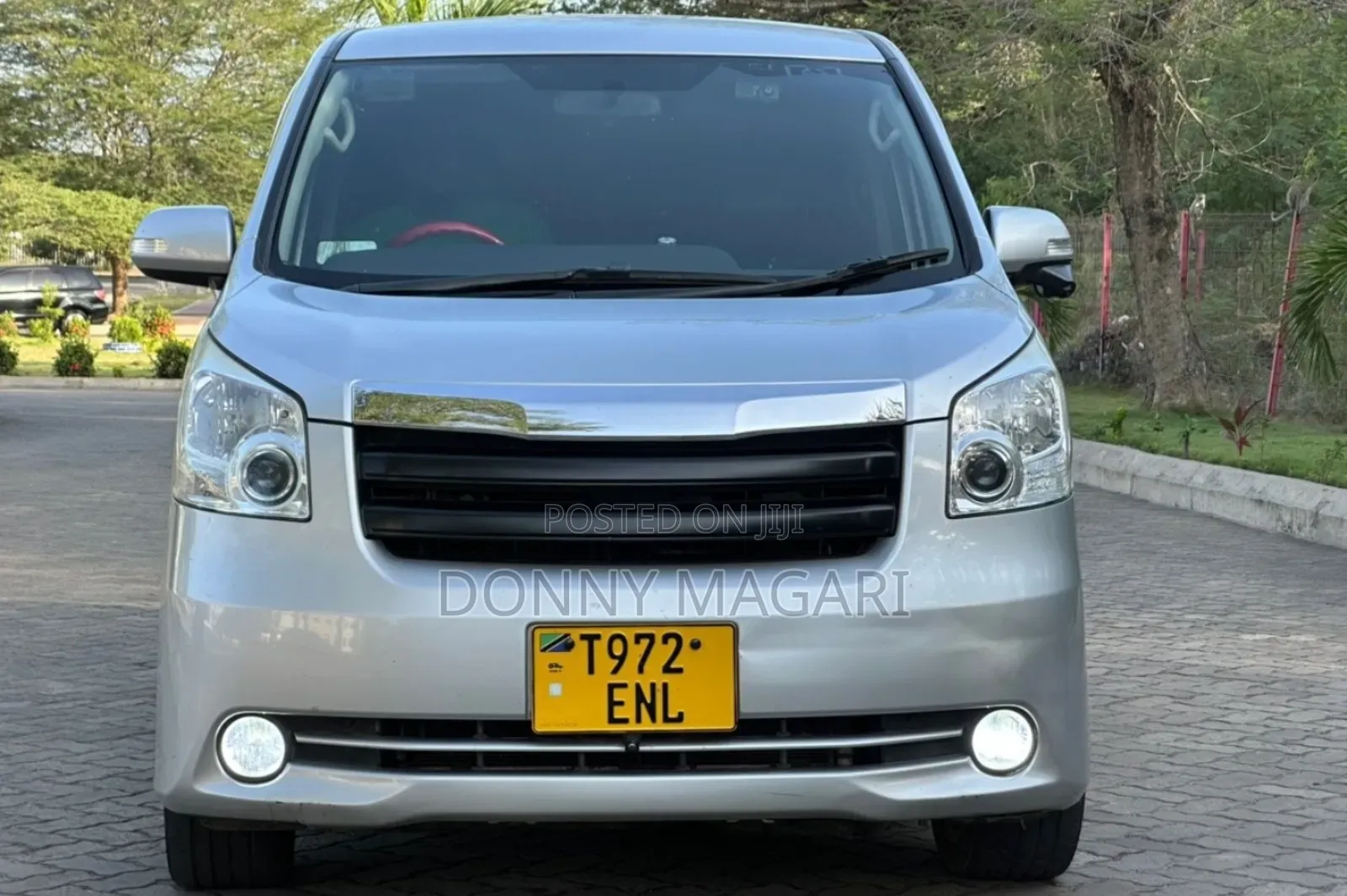 Toyota Noah 2009 Silver