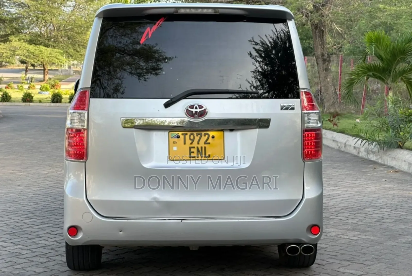 Toyota Noah 2009 Silver