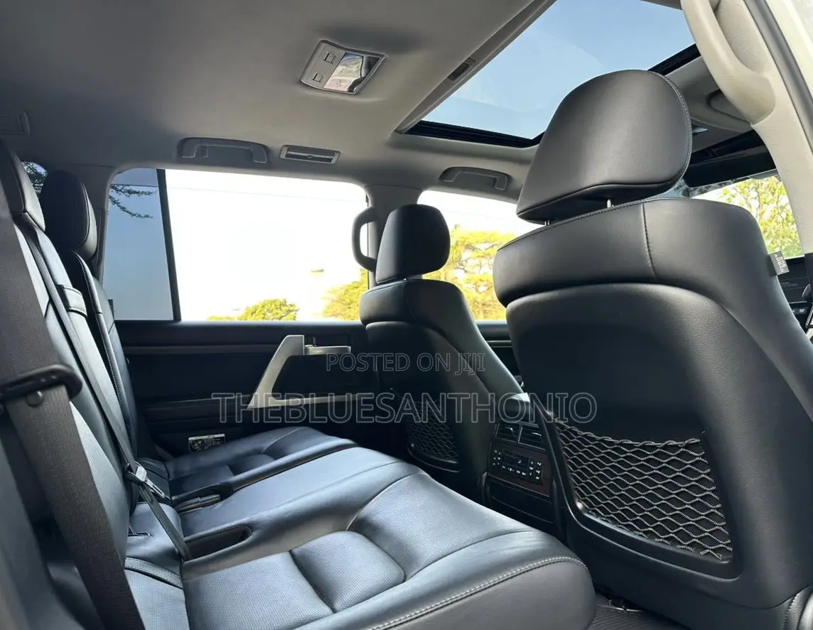 Toyota Land Cruiser 2018 White