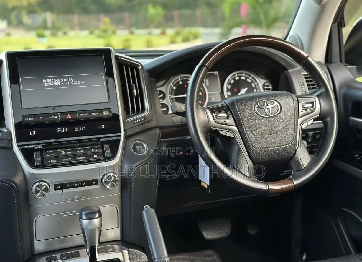 Toyota Land Cruiser 2018 White