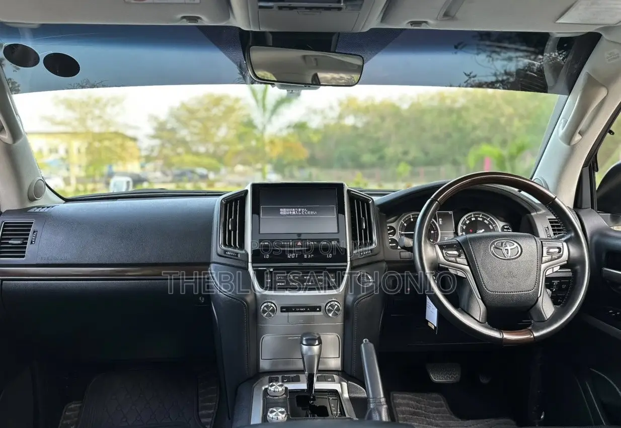 Toyota Land Cruiser 2018 White