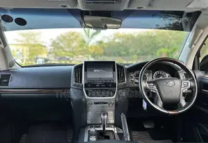 Toyota Land Cruiser 2018 White