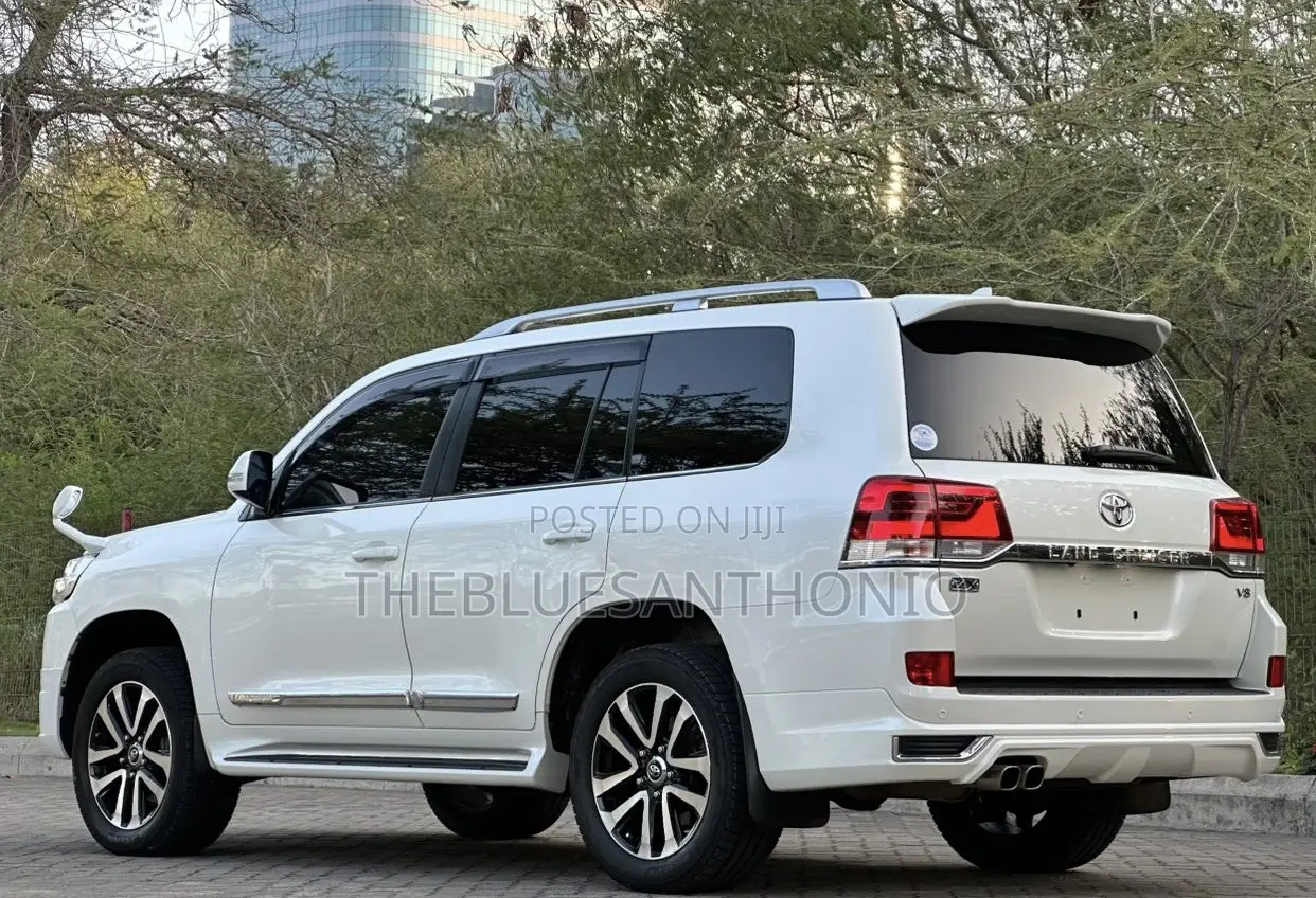 Toyota Land Cruiser 2018 White