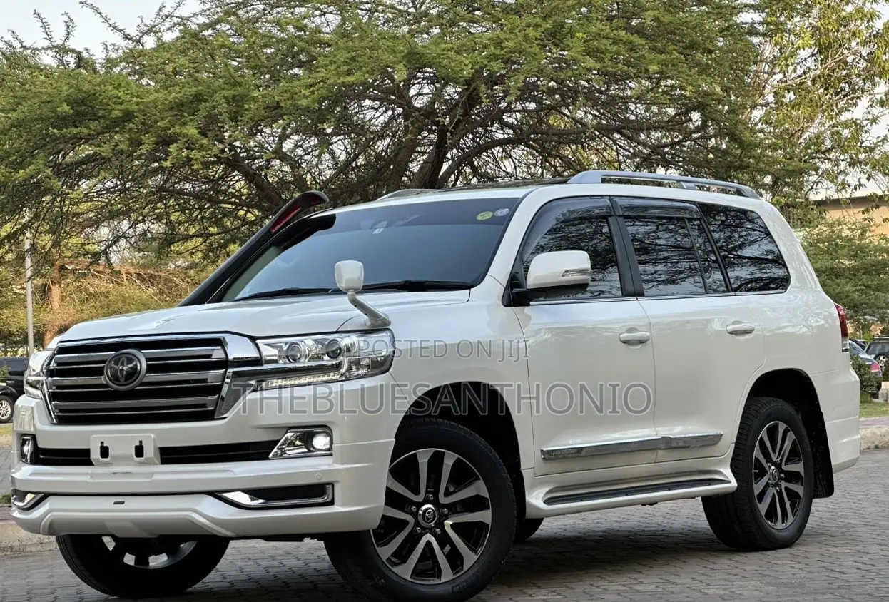 Toyota Land Cruiser 2018 White