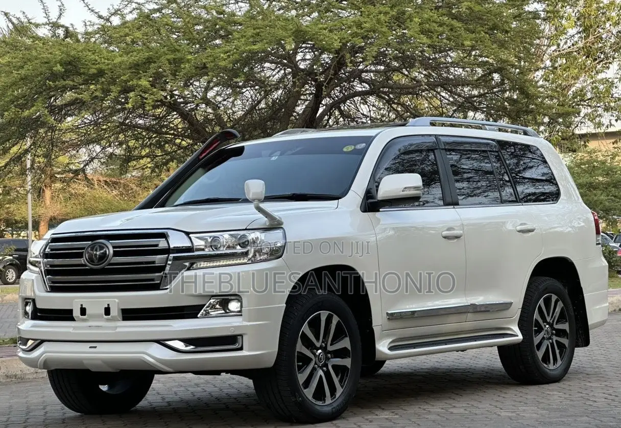 Toyota Land Cruiser 2018 White