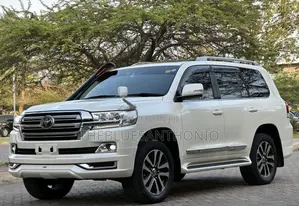 Toyota Land Cruiser 2018 White