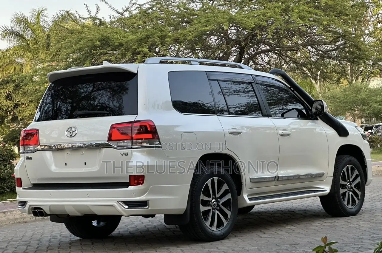Toyota Land Cruiser 2018 White
