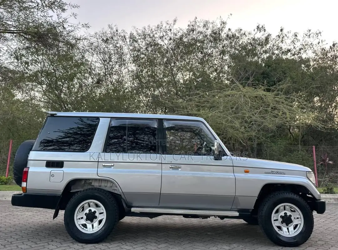 Toyota Land Cruiser Prado 1995 Silver
