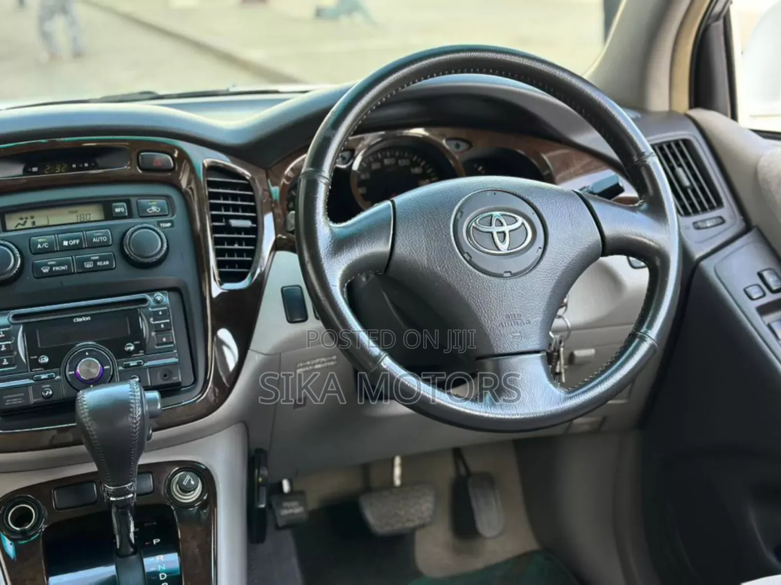 Toyota Kluger 2001 White