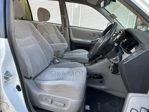 Toyota Kluger 2001 White