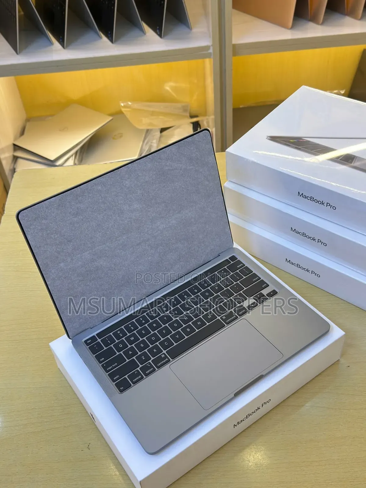 New Laptop Apple MacBook Pro 2020 16GB Intel Core I5 SSD 512GB