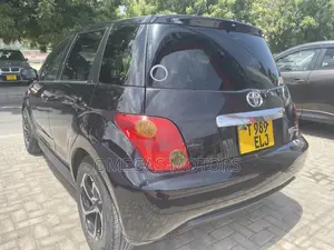 Toyota IST 2004 Black