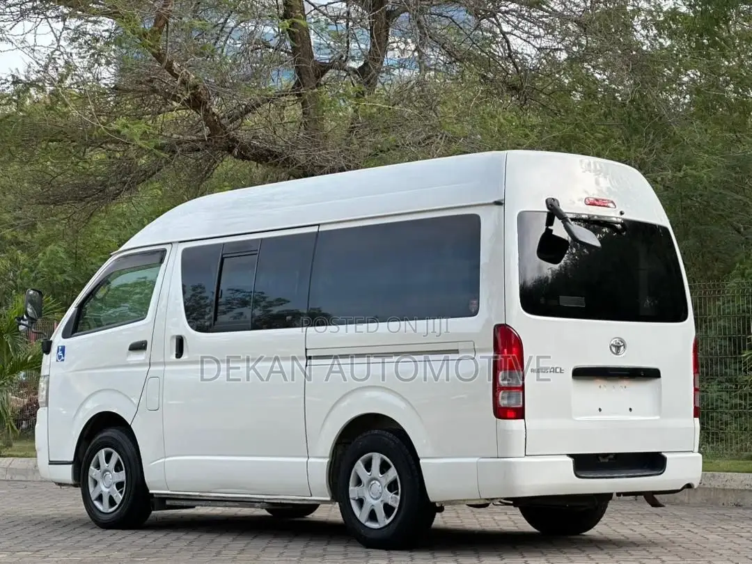 Toyota Quantum 2012 White
