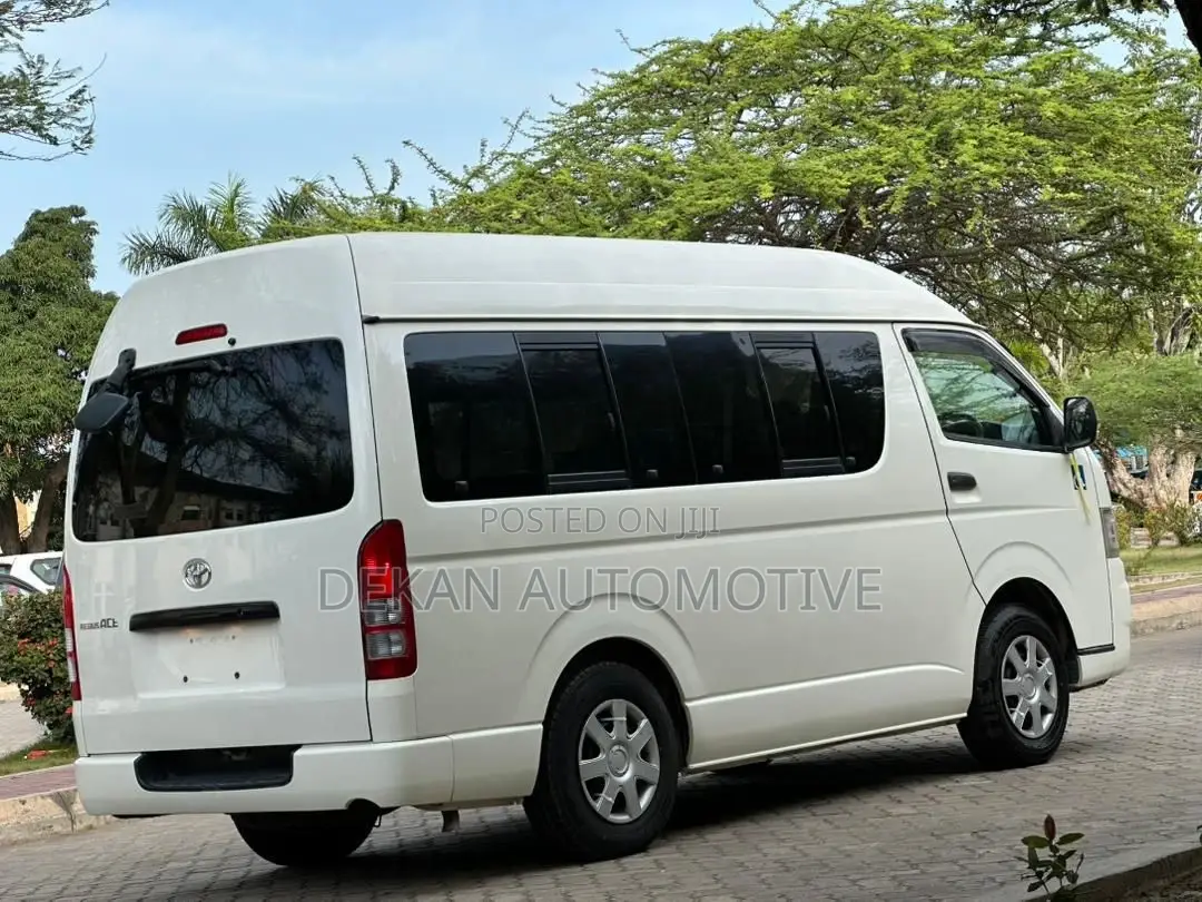 Toyota Quantum 2012 White