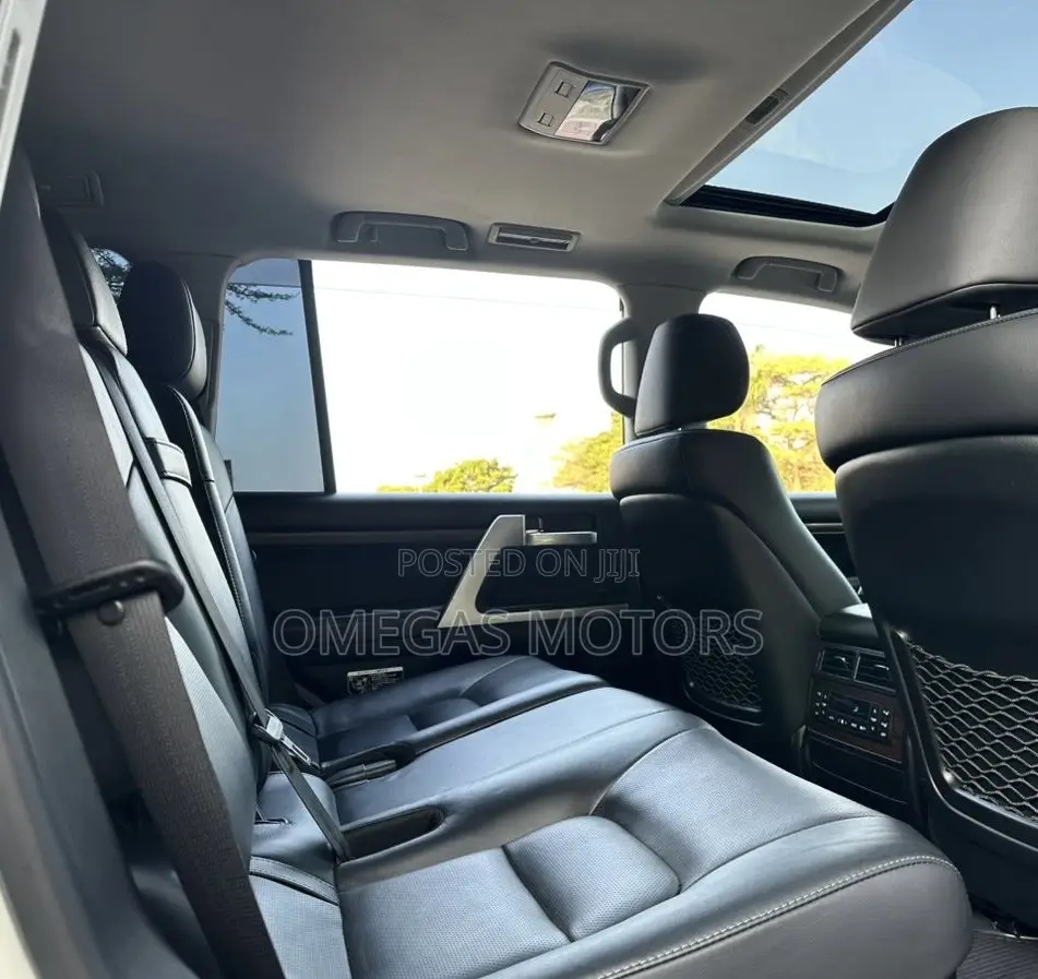 Toyota Land Cruiser 4.6 V8 ZX 2017 White