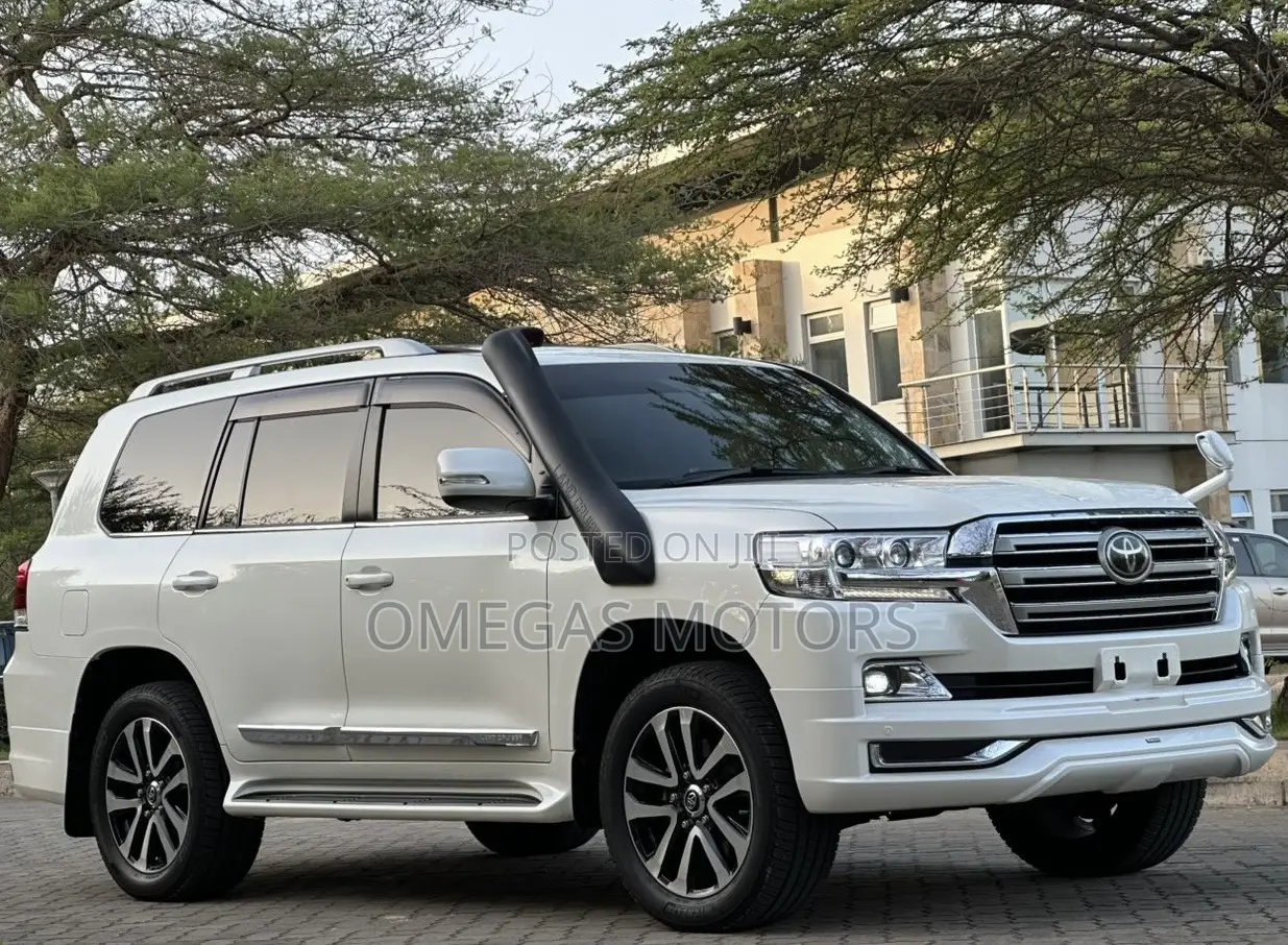 Toyota Land Cruiser 4.6 V8 ZX 2017 White